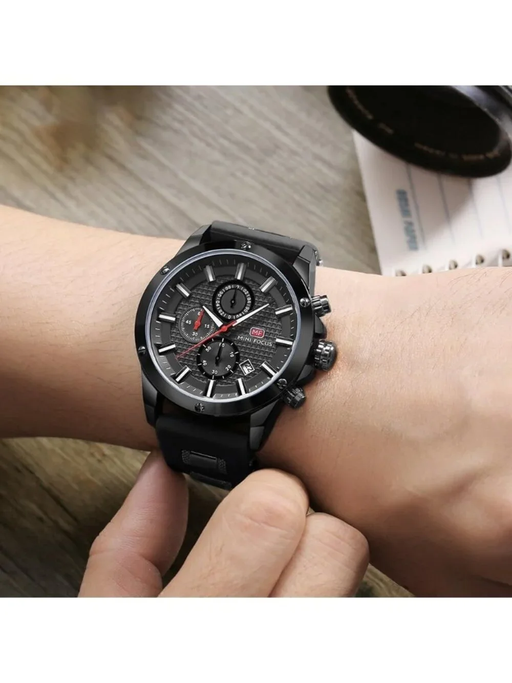 Mens Black Analog Quartz Waterproof Chronograph Classic Stylish Casual Watch